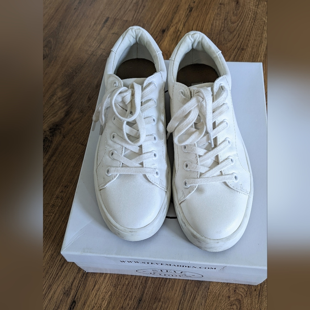 Steve Madden Bertie white sneakers